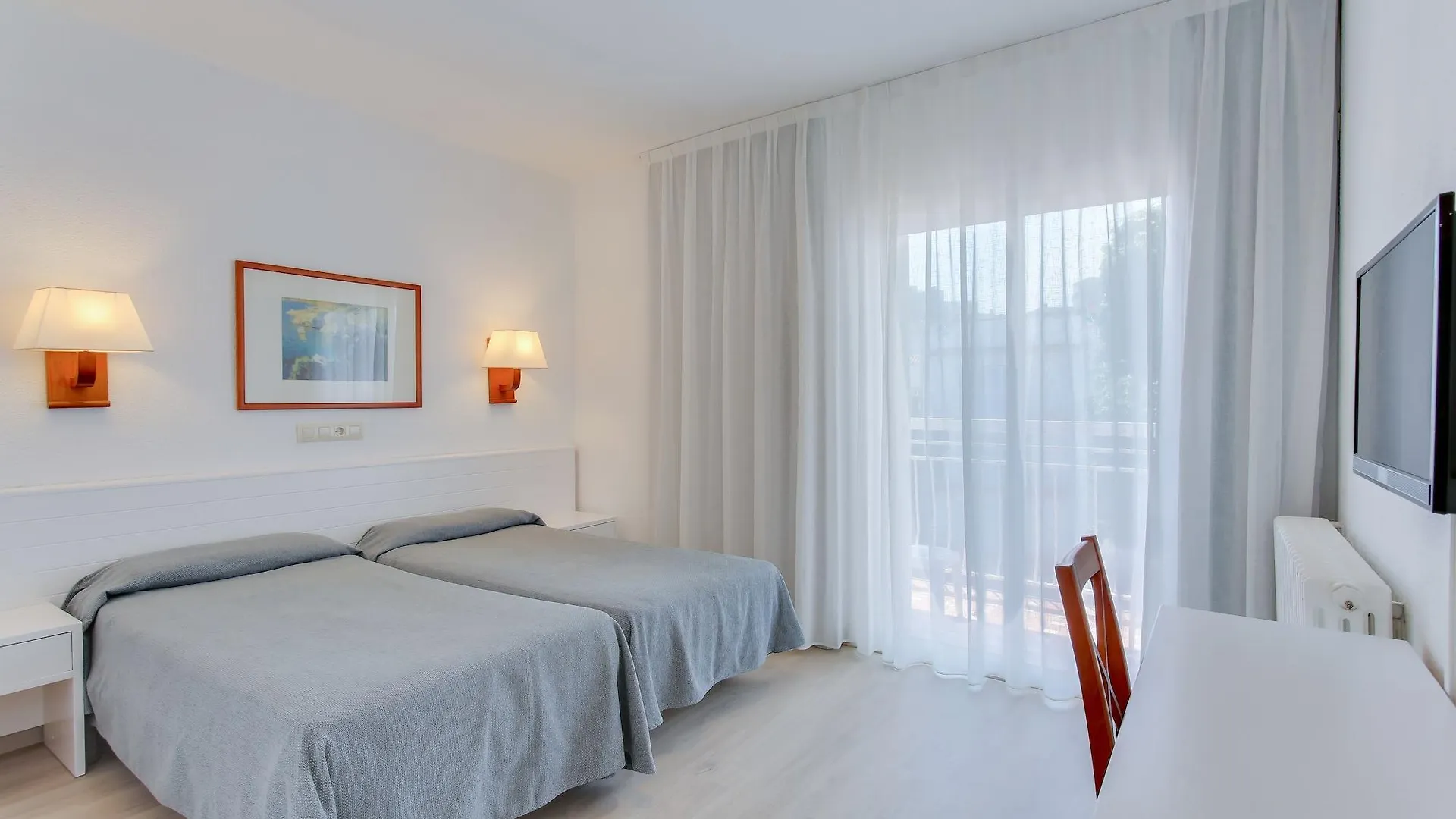 Hotel Garbi Park & Aquasplash Lloret de Mar 4*,